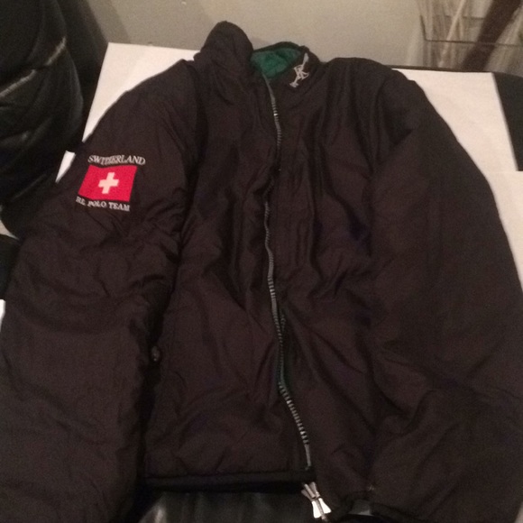 A reverse jacket - Picture 3 of 4